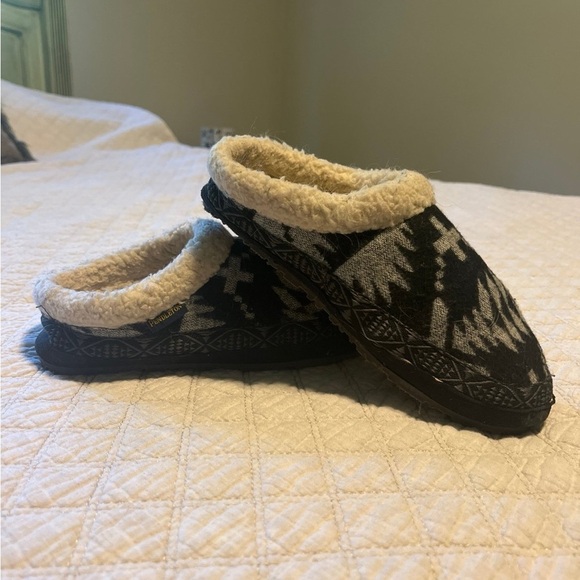 Pendleton Shoes - Pendleton Women’s Slippers 6